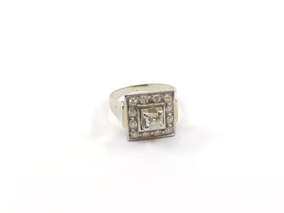 
RING in white gold 750° decorated with a...