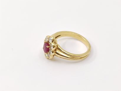 Daisy ring in yellow gold 750° decorated...