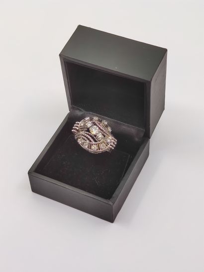 
RING in white gold 750° set with diamonds...