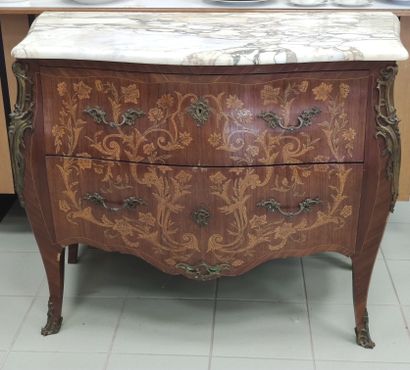 Chest of drawers in veneer and rosewood decorated...