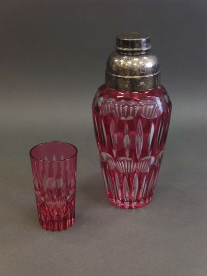 BOHEME Work XXth century

Service with liquor...