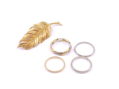 Leaf brooch in yellow gold 750 

There are...
