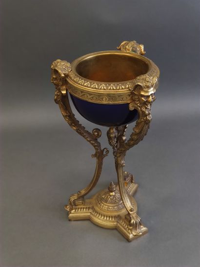 IN THE TASTE OF SEVRES 

vase in porcelain...