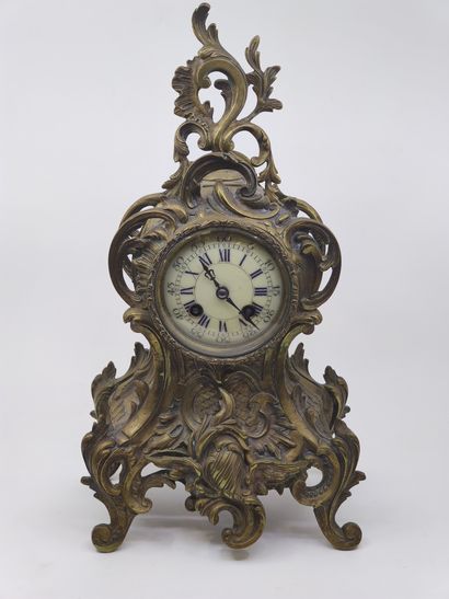 HANGER of violonné form in bronze with interlaced...