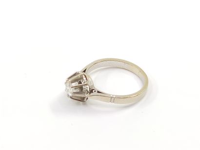 Solitaire ring in grey 750° set with a diamond...