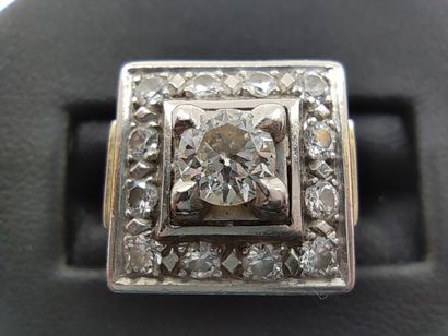 
RING in white gold 750° decorated with a...