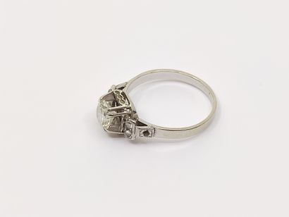 RING in white gold 750° decorated with a...