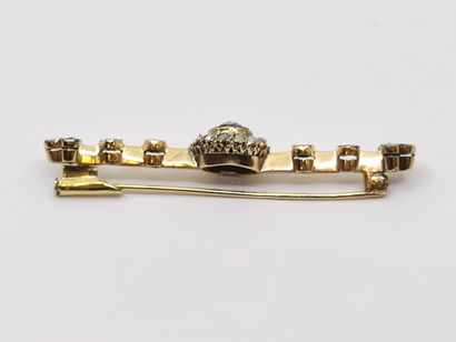 
Two-tone gold barrette brooch set with roses...
