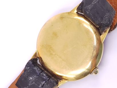 MOVADO

Bracelet watch, round case in yellow...