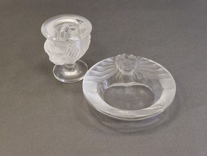 LALIQUE France

Round frosted glass pocket...