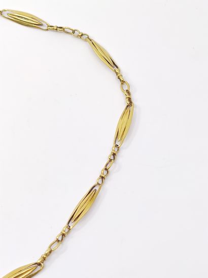 Chain in yellow gold 750° oval mesh 

weight...