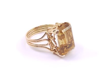 Yellow gold ring 750° with a citrine 

Gross...