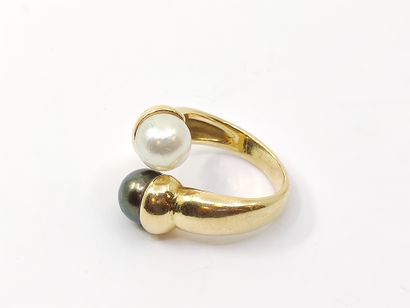 Yellow gold ring 750° you and me pearls 

Gross...