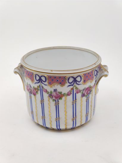 DRESDE 

PAIR of raffraichissoirs with handles...