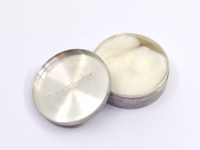 BOUCHERON PARIS

Box in silver godronné 

Under...