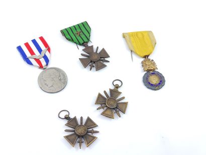 France

Set of five military medals including...