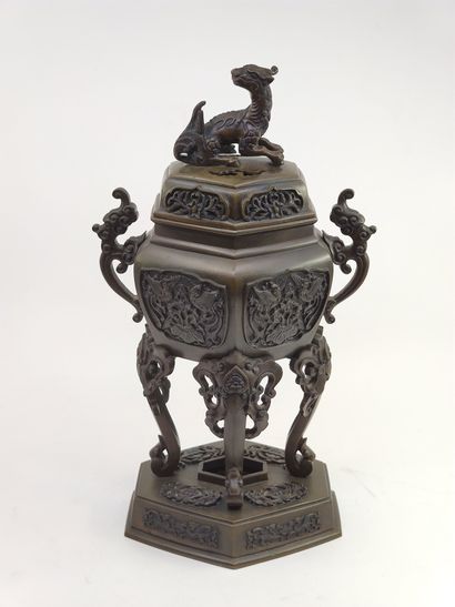 JAPAN

Bronze candle holder with brown patina,...