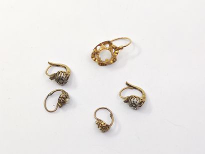 Set of jewelry in yellow gold 750 ° including:

Four...