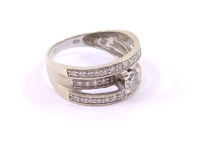 RING in white gold 750 triple line of diamonds...