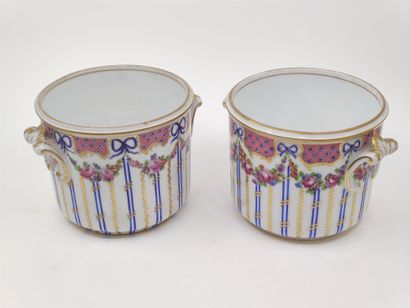 DRESDE 

PAIR of raffraichissoirs with handles...