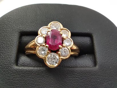 Daisy ring in yellow gold 750° decorated...