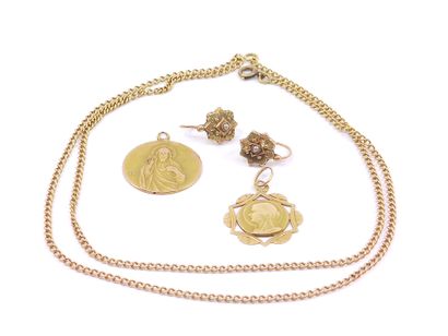 LOT of gold 750° including: 

Chain, two...