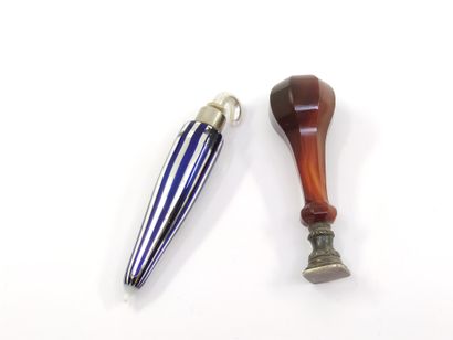 Seals in agate and bronze 

Height: 8cm,...
