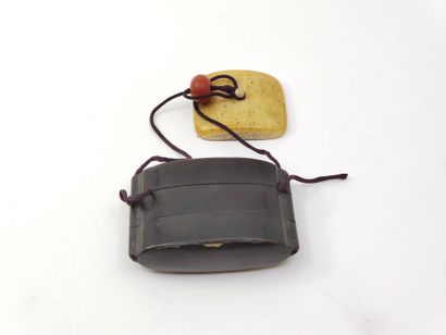 JAPAN

INRO with three compartments in black...