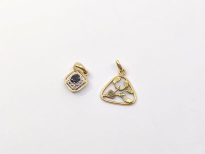 Set of jewelry in yellow gold 750 ° including:

Four...