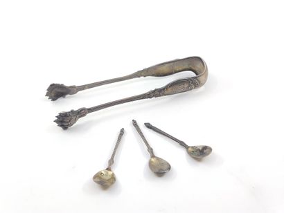A sugar tongs in Agent model louis XV figured...