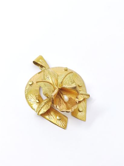 Yellow and green gold pendant 750° with a...
