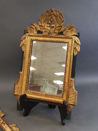 Small pediment mirror in gilded wood decorated...
