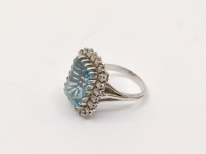 Gold ring 750° platinum decorated with a...