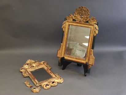 Small pediment mirror in gilded wood decorated...