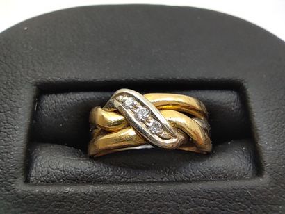 RING in two-tone 750° gold set with a line...