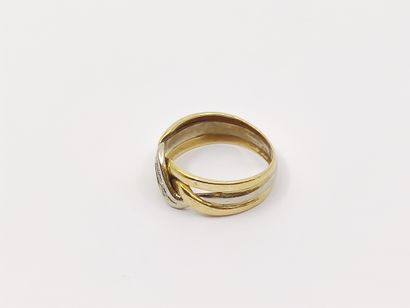 RING in two-tone 750° gold set with a line...