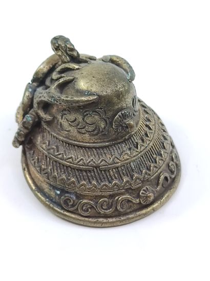 JAPAN 

Kabuto miniature in bronze 

Height...
