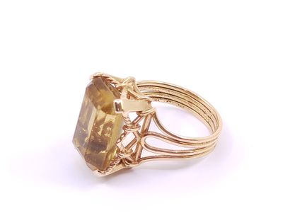 Yellow gold ring 750° with a citrine 

Gross...