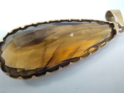Yellow gold pendant holding a drop of smoky...