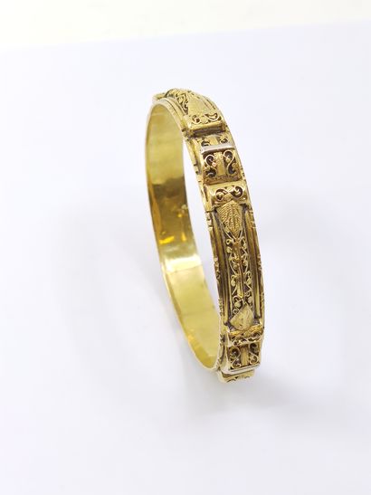 Foreign work

TWO bracelets in yellow gold...