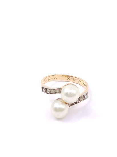 TWO rings in yellow gold 750° comprising:

A...