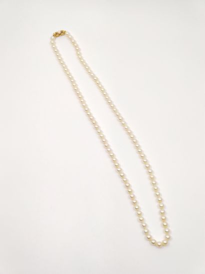 COLLIER sautoir de 92 perles de culture,...