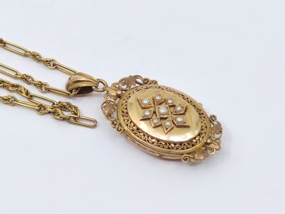 750° yellow gold CHAIN with a pendant decorated...