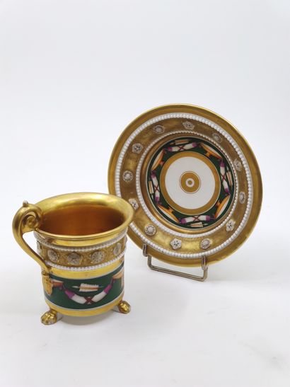 
Porcelain of Paris 




Tripod chocolate...