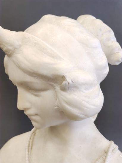 FRENCH WORK

White marble bust on a base,...
