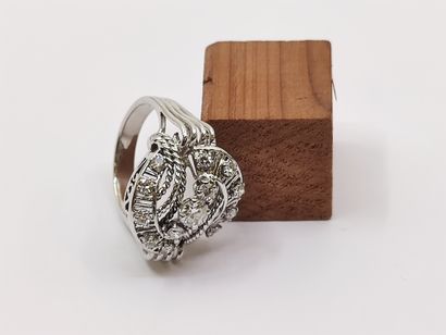 
RING in white gold 750° set with diamonds...