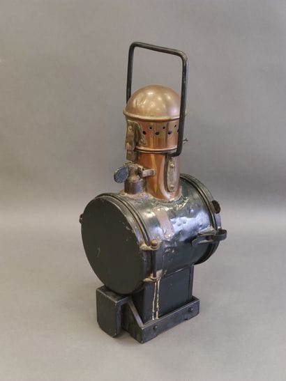 SNCF Line VIERZON N°4

Old lamp of the oil...