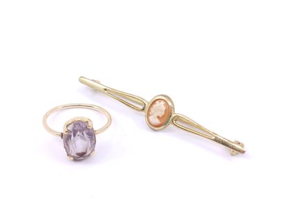 14kt yellow gold ring with a quartz 

Gross...