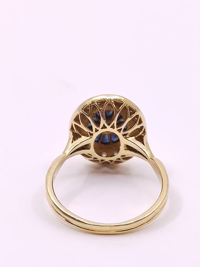 Yellow gold ring 750 with oval pattern set...