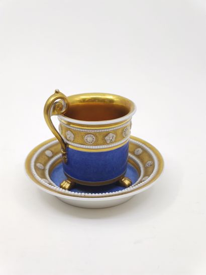 
Porcelain of Paris 




Tripod chocolate...